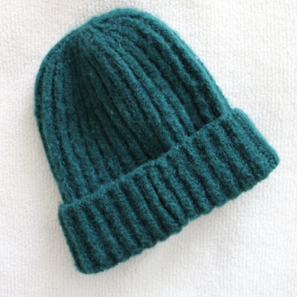 Forever 21 Accessories - 💫FINAL PRICE💫Ribbed knit Hunter Green Beanie